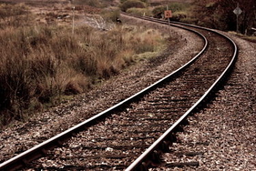 Emorragia di pendolari in Piemonte: i tagli lasciano a piedi 27 mila viaggiatori al giorno image-rails-train_opt