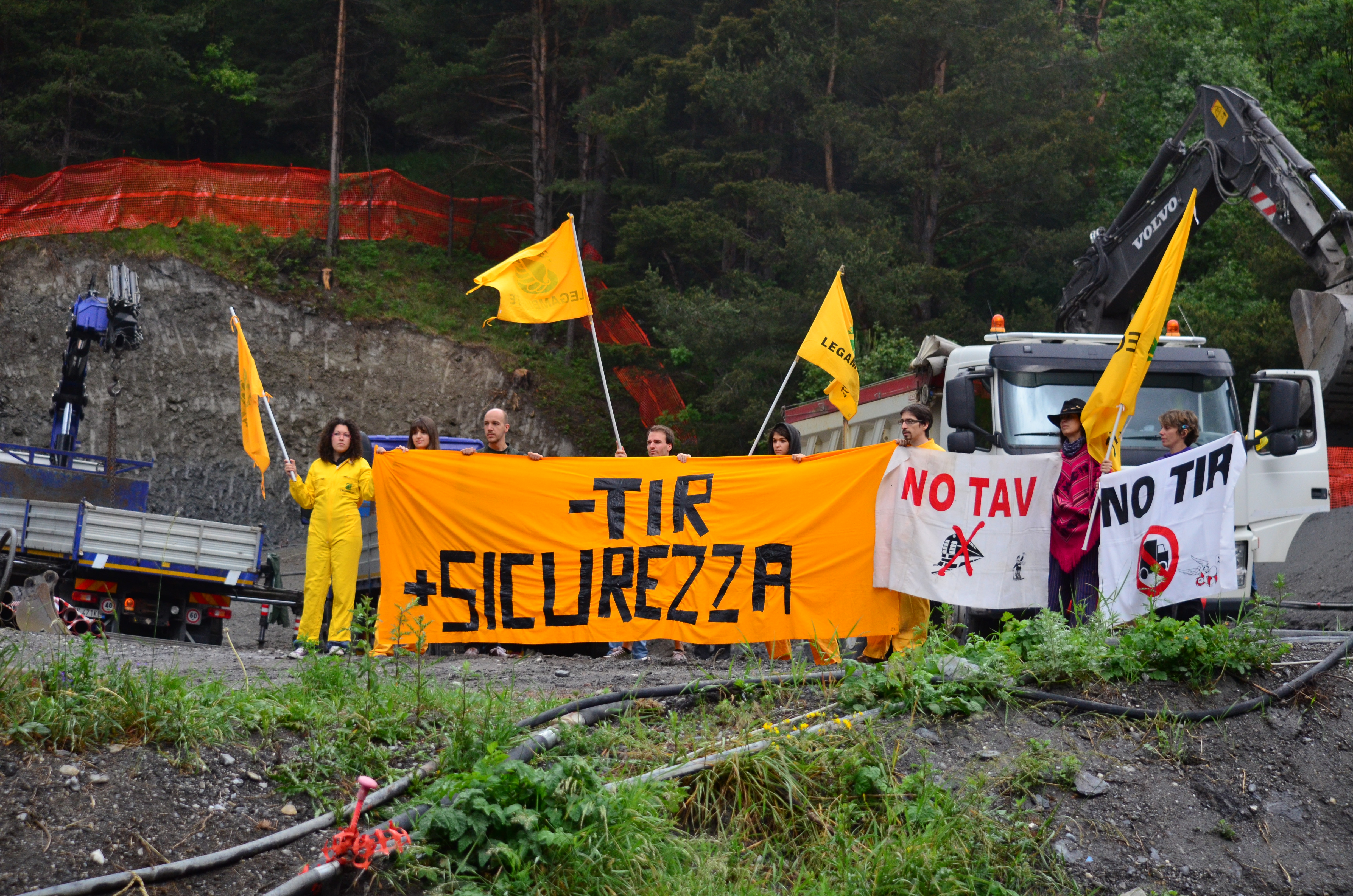 Raddoppio autostradale del Frejus, Legambiente: “Lupi e Chiamparino impongano un limite al numero di tir” Raddoppio autostradale del Frejus, Legambiente: “Lupi e Chiamparino impongano un limite al numero di tir”