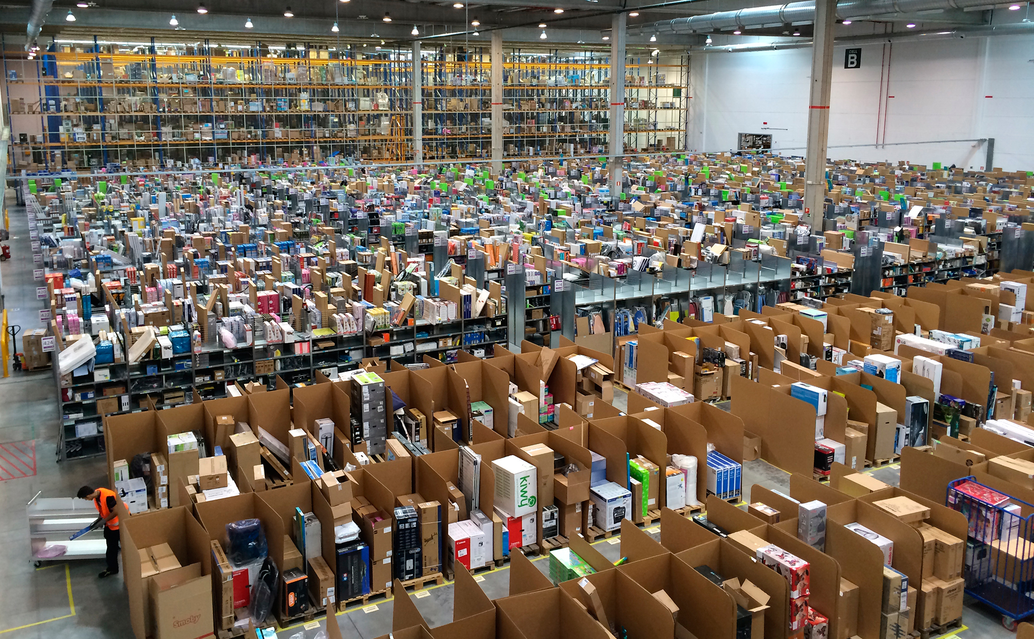 I Sindaci fanno a gara per ospitare l’hub di Amazon. Legambiente: “Purché sia a zero consumo di suolo” I Sindaci fanno a gara per ospitare l’hub di Amazon. Legambiente: “Purché sia a zero consumo di suolo”