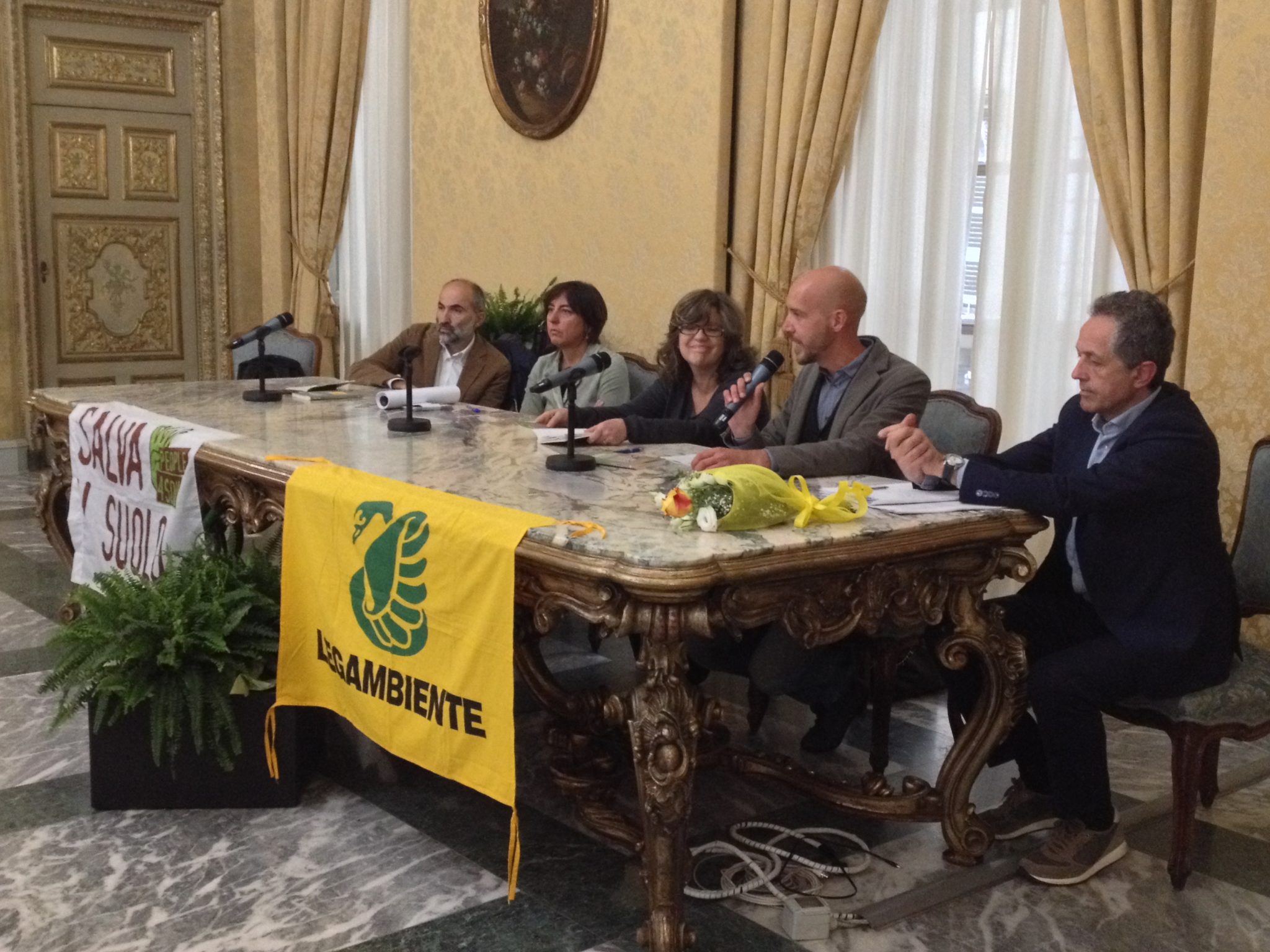 Piemonte, la campagna #salvailsuolo fa tappa in Consiglio Regionale Piemonte, la campagna #salvailsuolo fa tappa in Consiglio Regionale