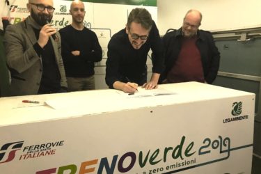Torino, a Porta Nuova inaugurato il Treno Verde. L’amministrazione comunale firma il Manifesto per una mobilità a zero emissioni Copia di IMG_2512