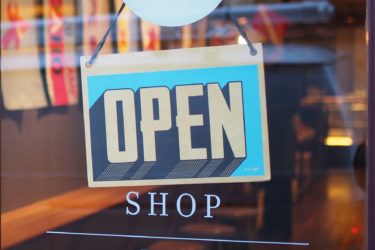 Negozi nemici del clima: Legambiente fa appello a commercianti, Comuni e Regione negozio_shop_aperto_open