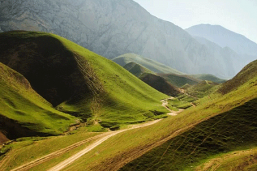 Strade storiche di montagna: “Stop al traffico motorizzato, si favorisca l’escursionismo ‘lento’” strade-bianche